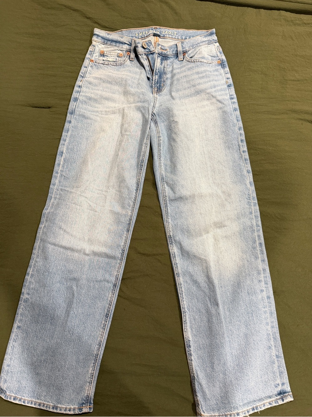American Eagle Light Wash Wide Leg Women’s Jeans